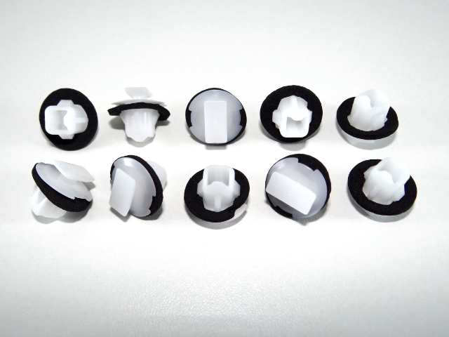 Grampo Moldura Para-lama Nissan March Tiida Kicks 10 Pcs P466