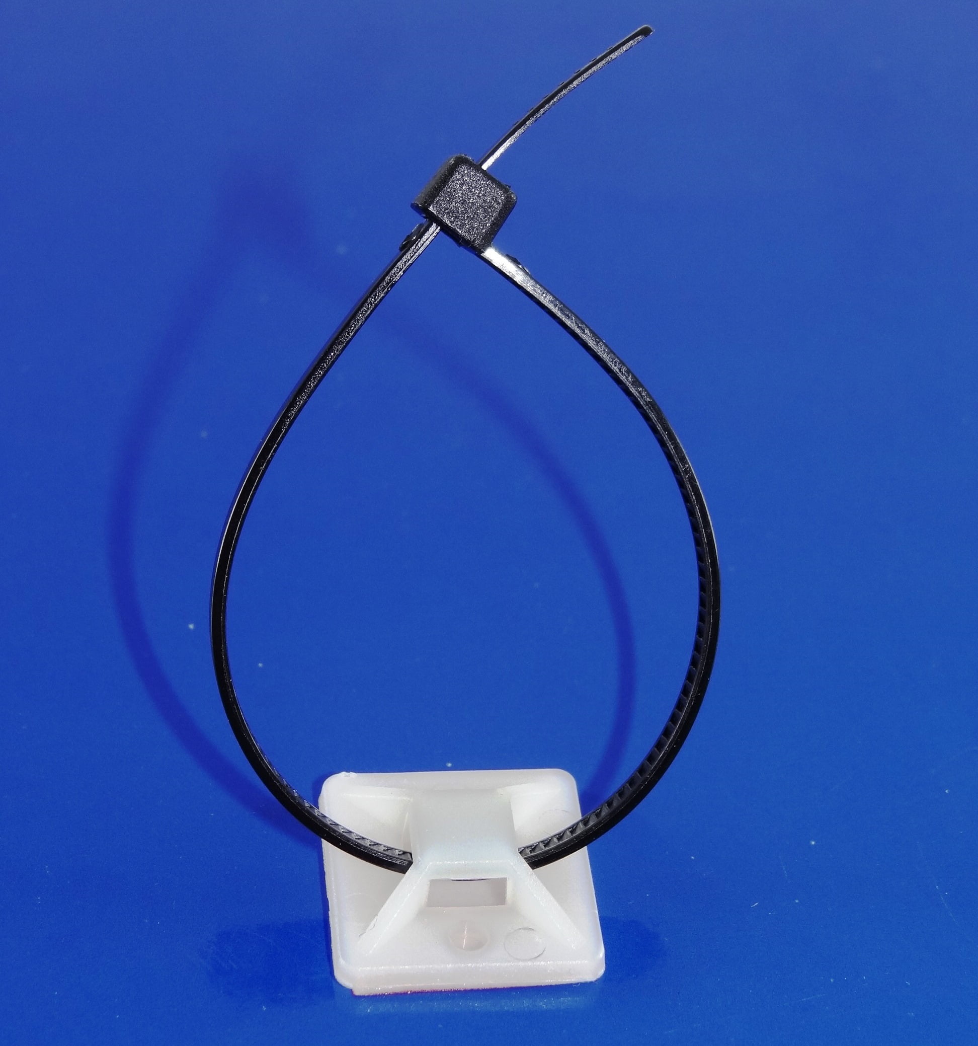 Produzione Di Fascette Di Fissaggio Tubi E Stringi Tubi